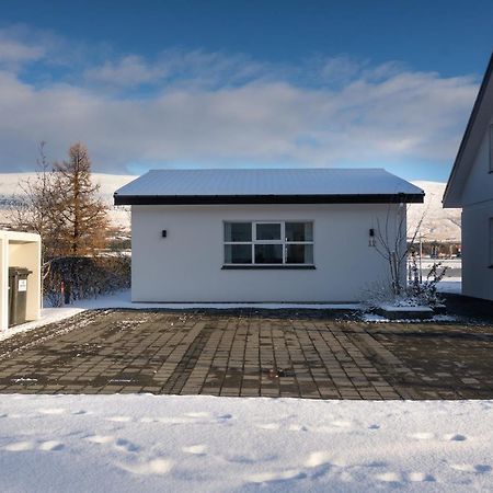 Old Town Modern Apartment Акурейри Екстериор снимка